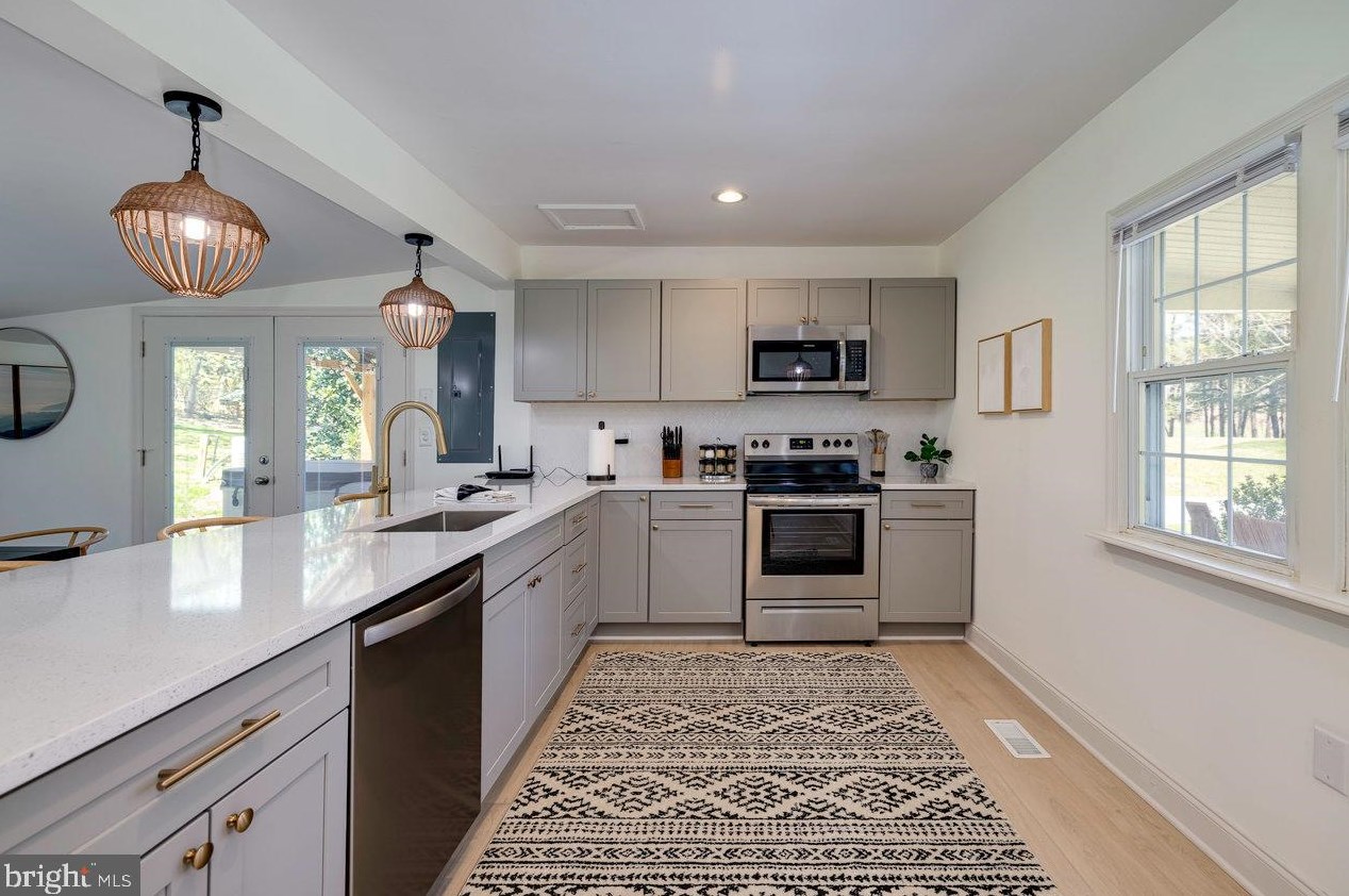 67 Duck Pond Ln, Maurertown, VA 22644