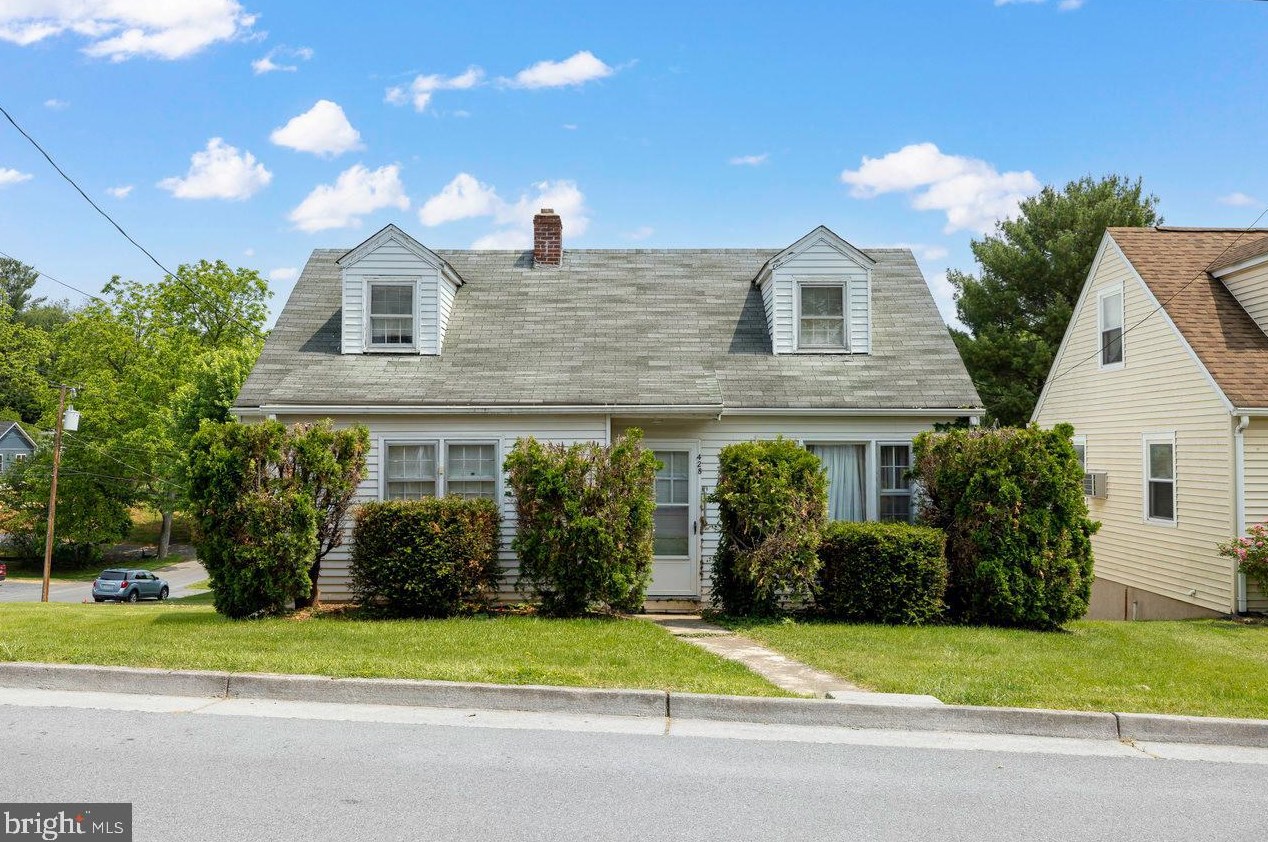 428 W High St, Woodstock, VA 22664