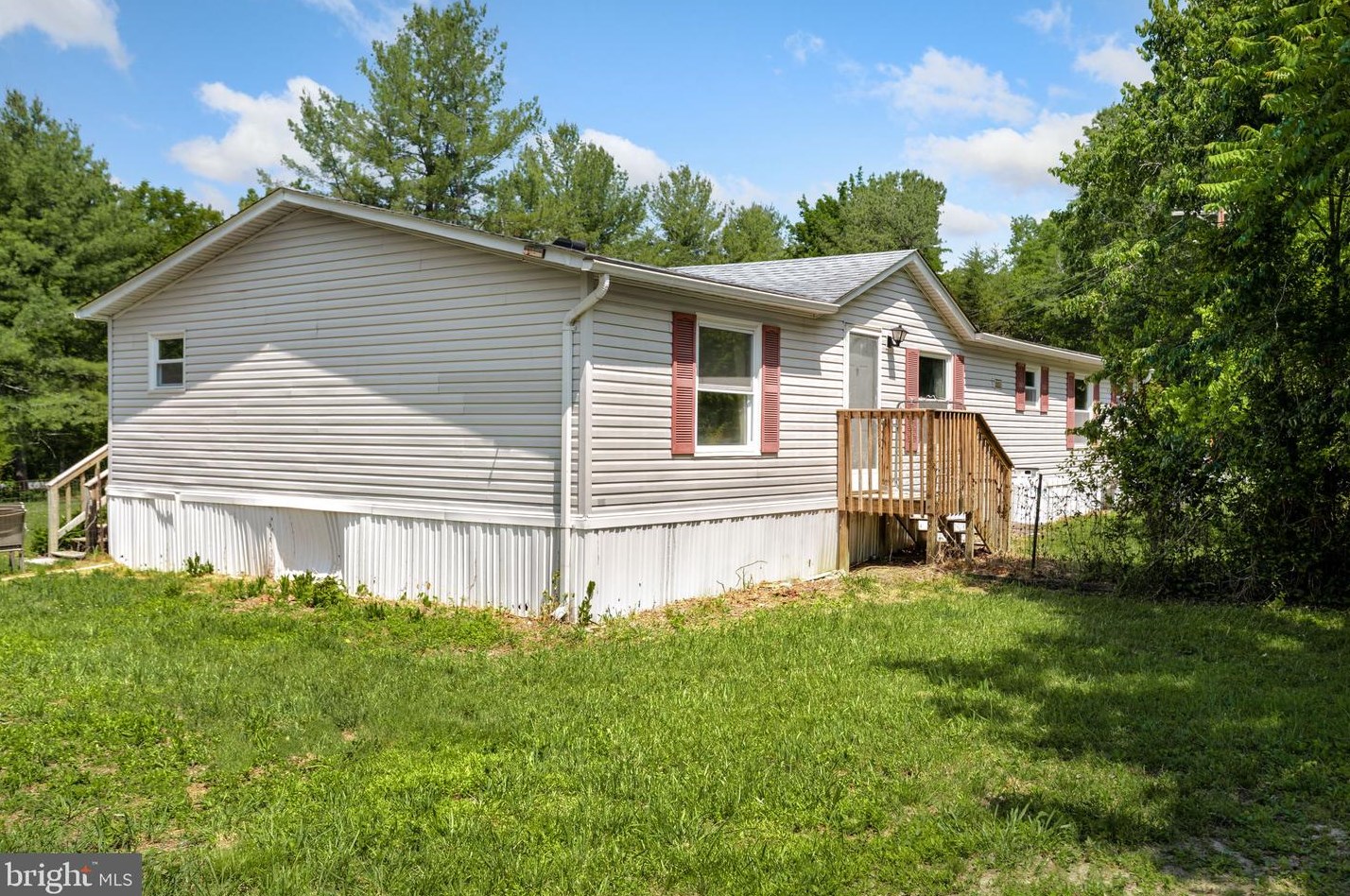 5283 Woodstock Tower Rd, Saint Davids Church, VA 22652-2135