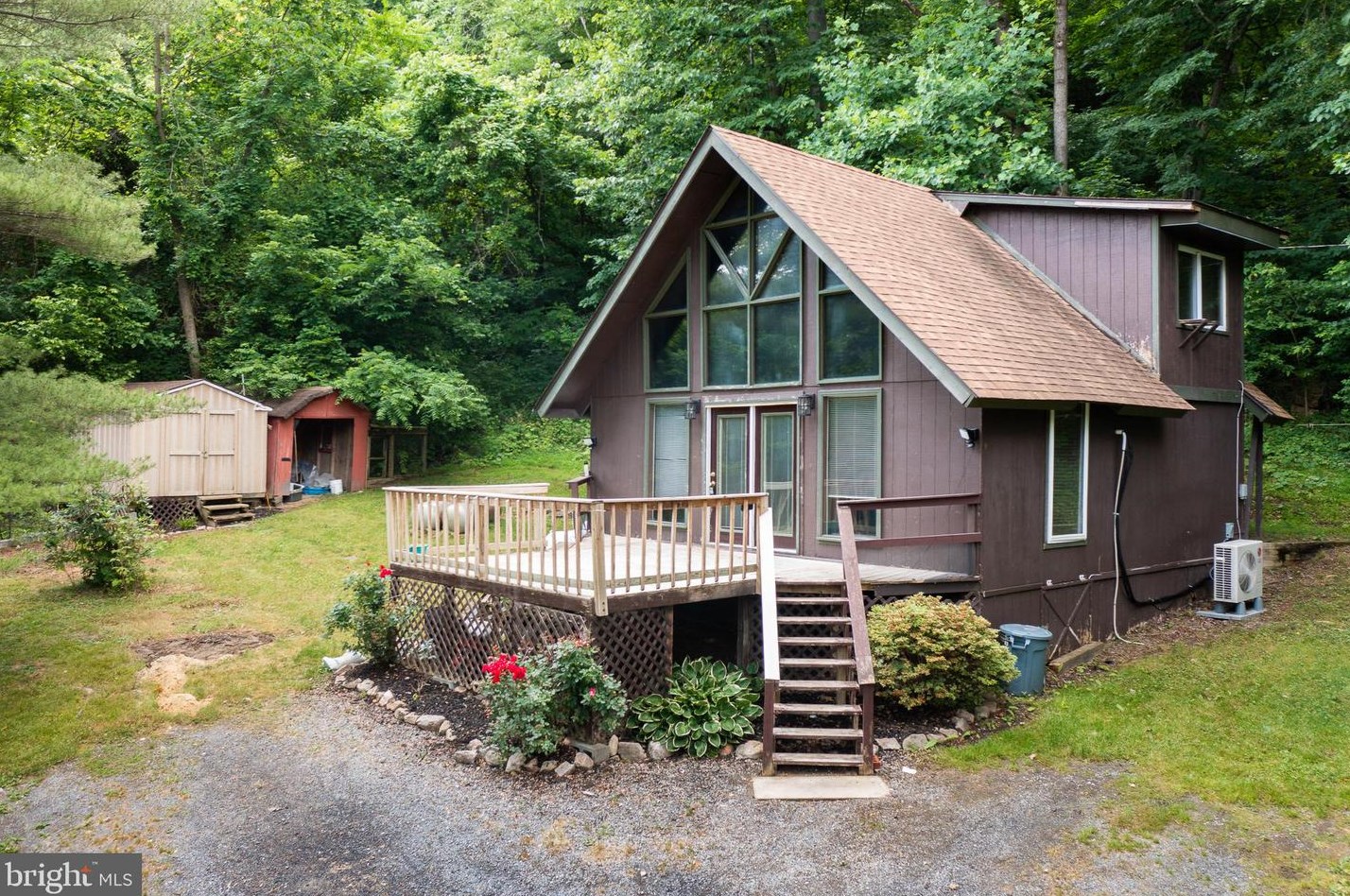 1597 Deer Rapids Rd, Strasburg, VA 22657