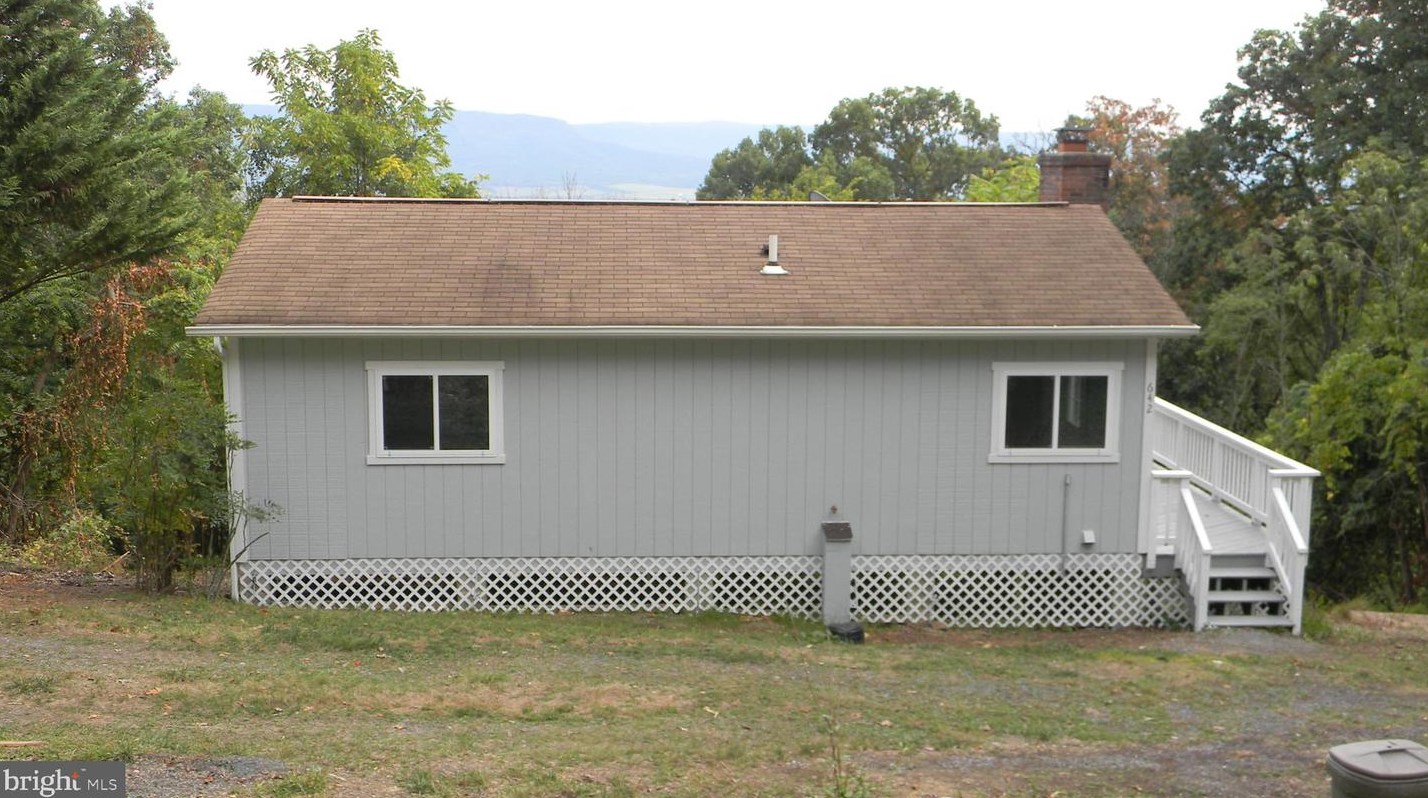 642 Hilltop Ln, Mount Jackson, VA 22842-2977