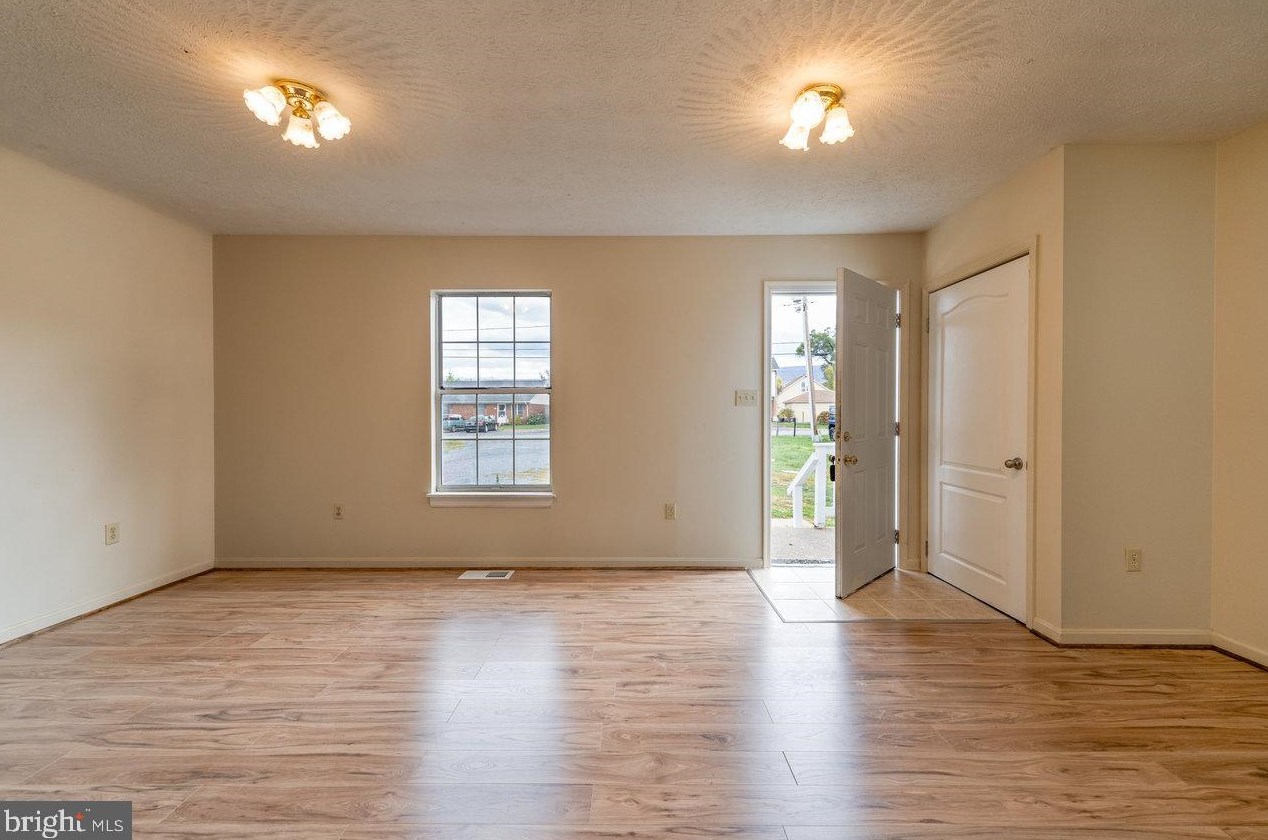 9589 Shenandoah Dr, New Market, VA 22844-9517