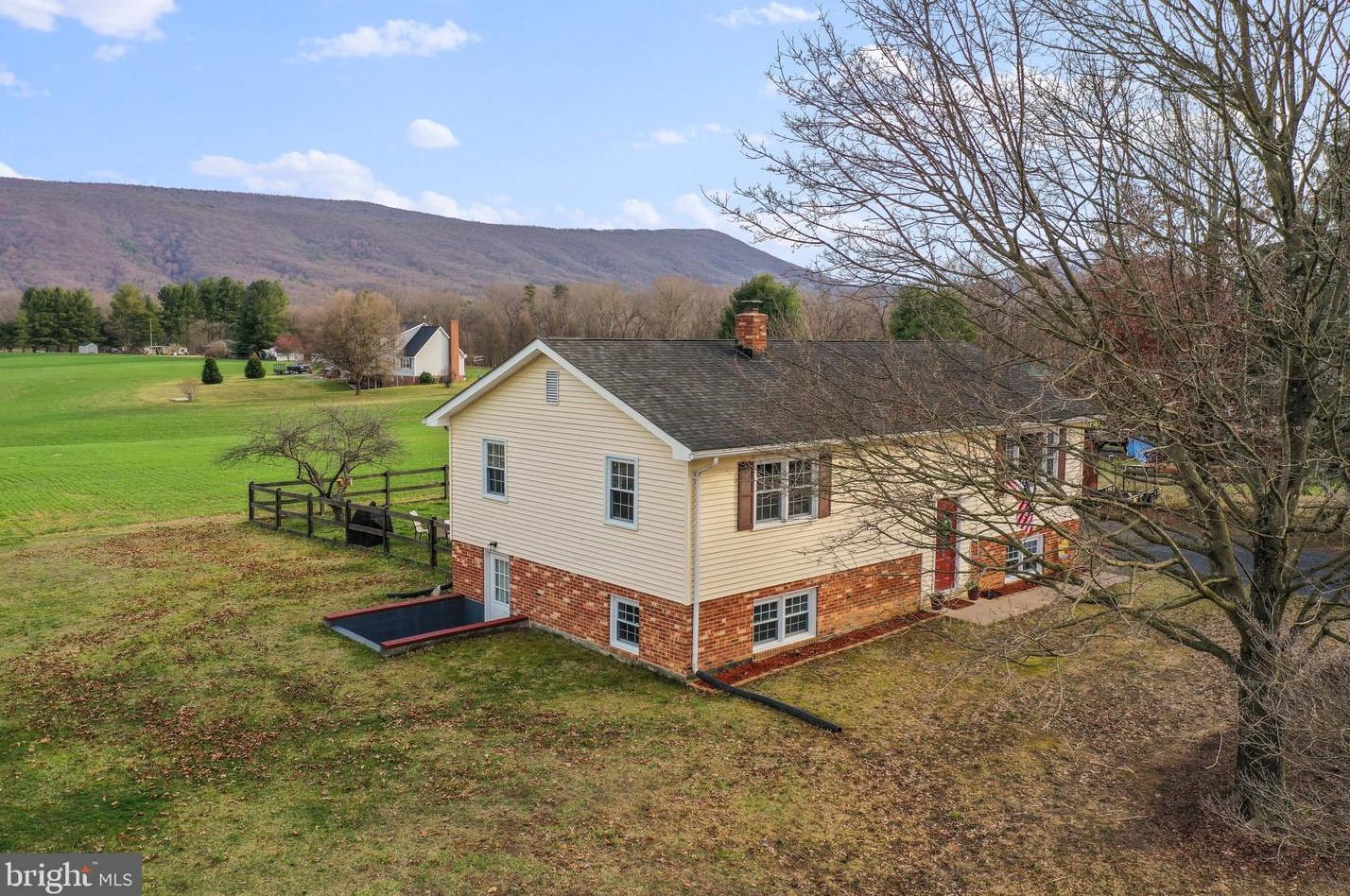 1083 Lakeview Dr, Woodstock, VA 22664