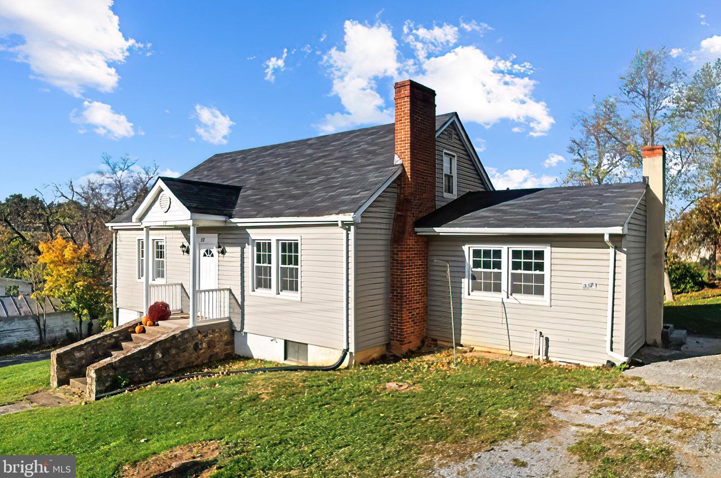 337 Thompson St, Strasburg, VA 22657
