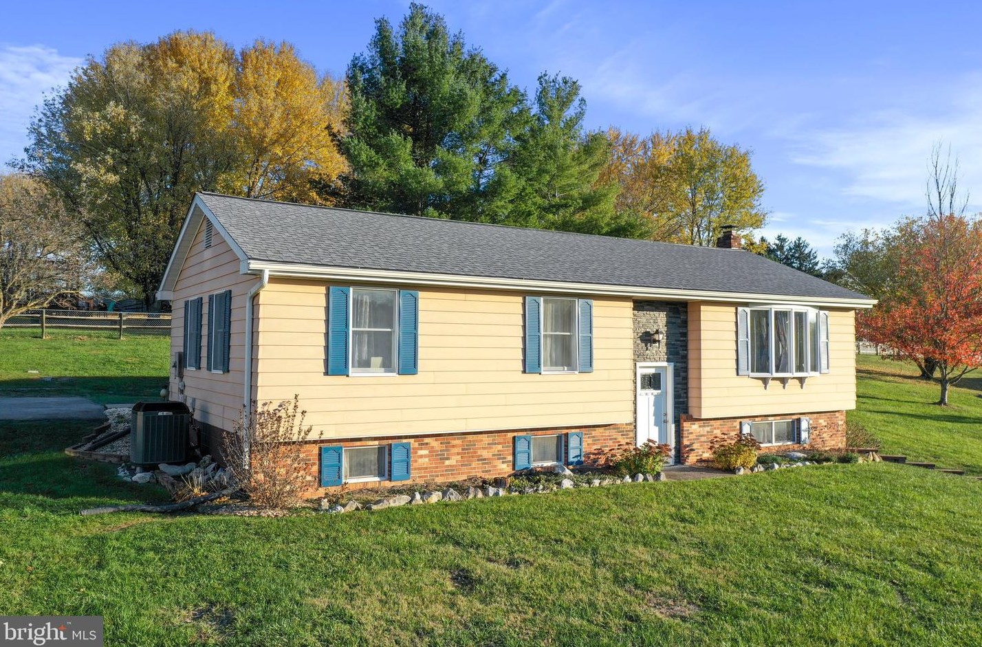 321 High View Dr, Maurertown, VA 22644