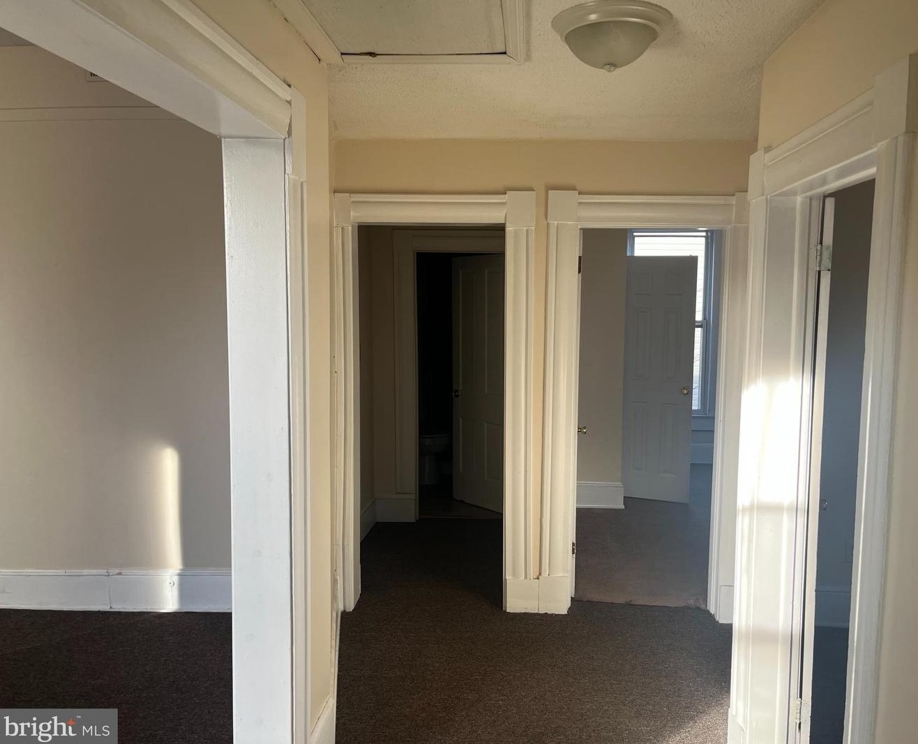 125 S Main St #apartment 1, Edinburg, VA 22824