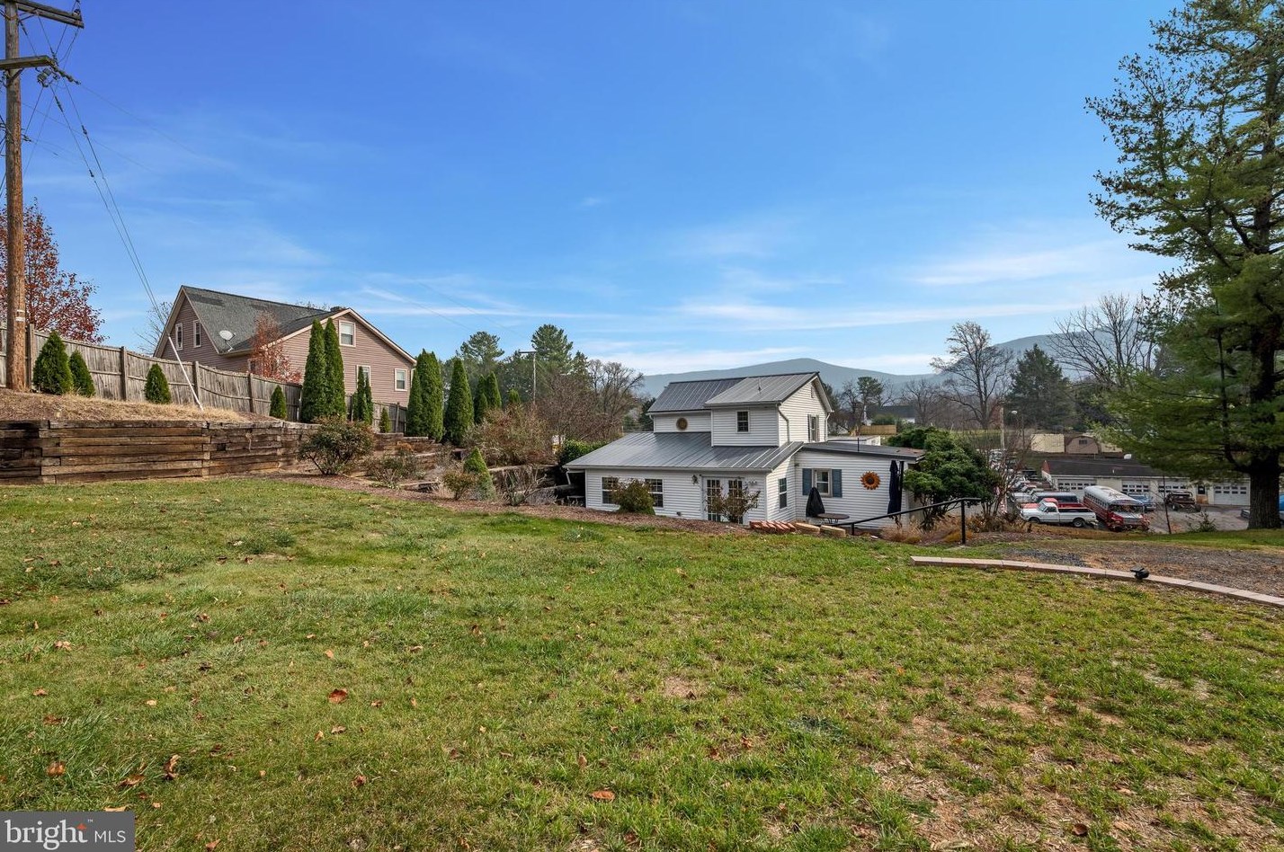 516 N Main St, Edinburg, VA 22824