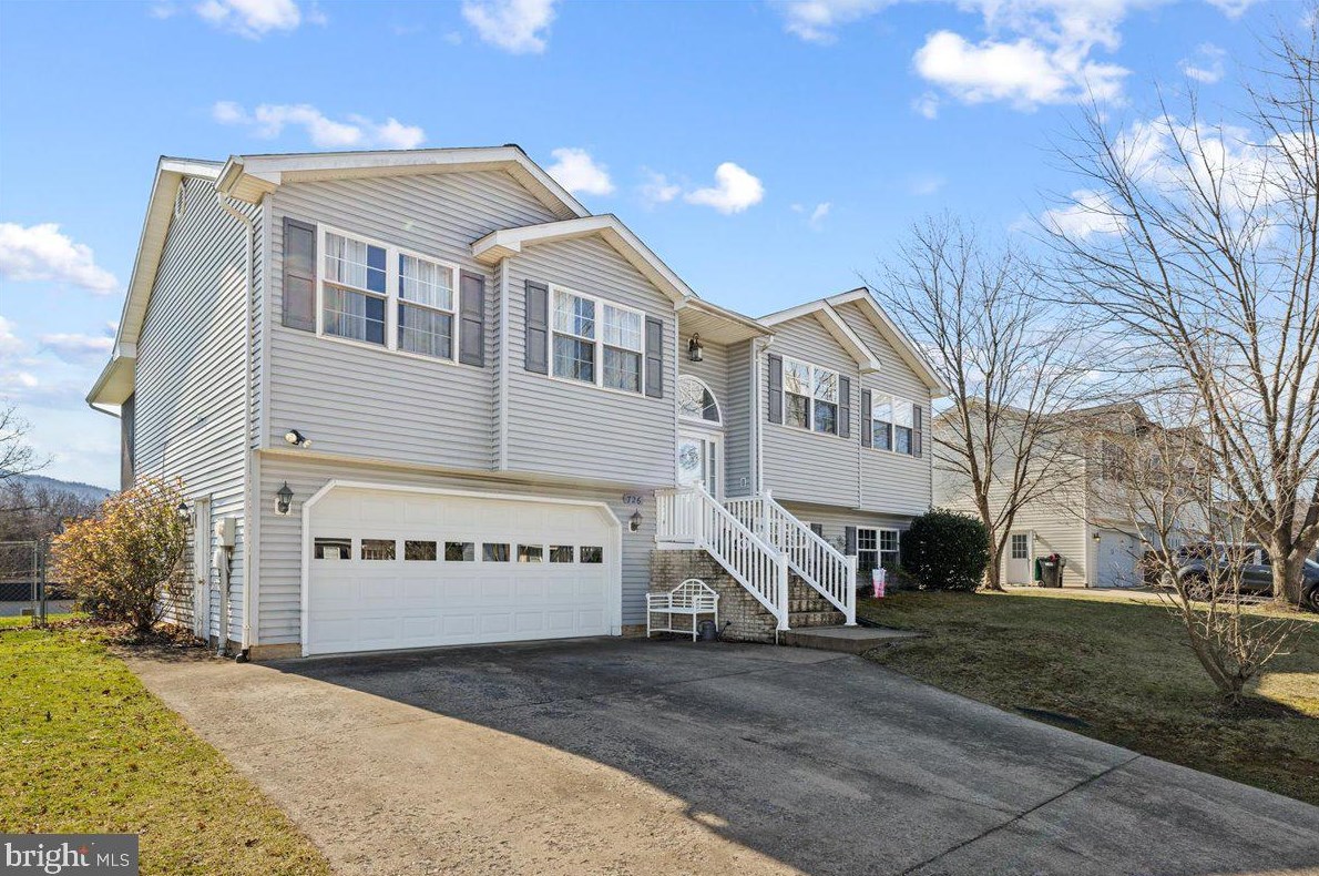 726 Christiansen Dr, Strasburg, VA 22657