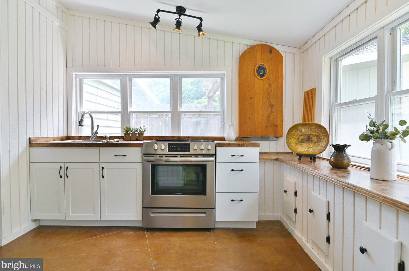 3110 Orkney Grade, Mount Jackson VA  22842-3320 exterior