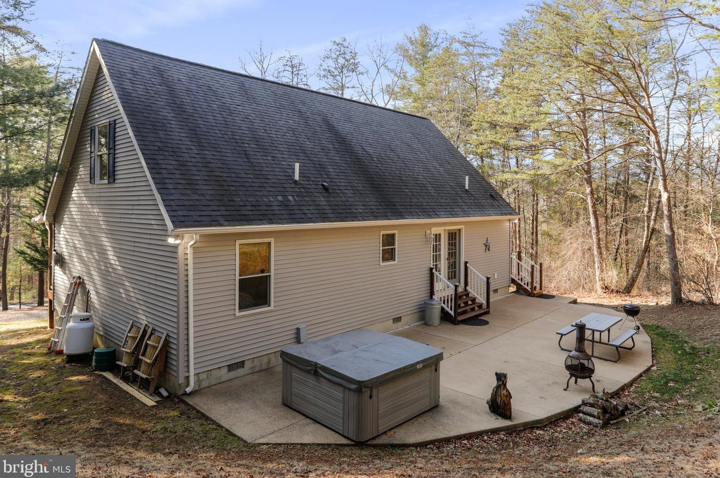 228 Sandpiper Dr, Basye, VA 22810