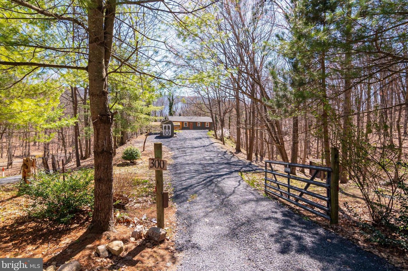 300 Lake Dr, New Market, VA 22844-3704