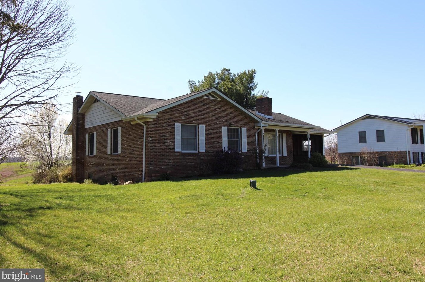 1015 W Spring St, Woodstock, VA 22664