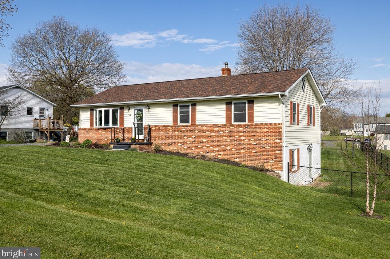 243 Massanutten Dr, Edinburg VA  22824-3022 exterior
