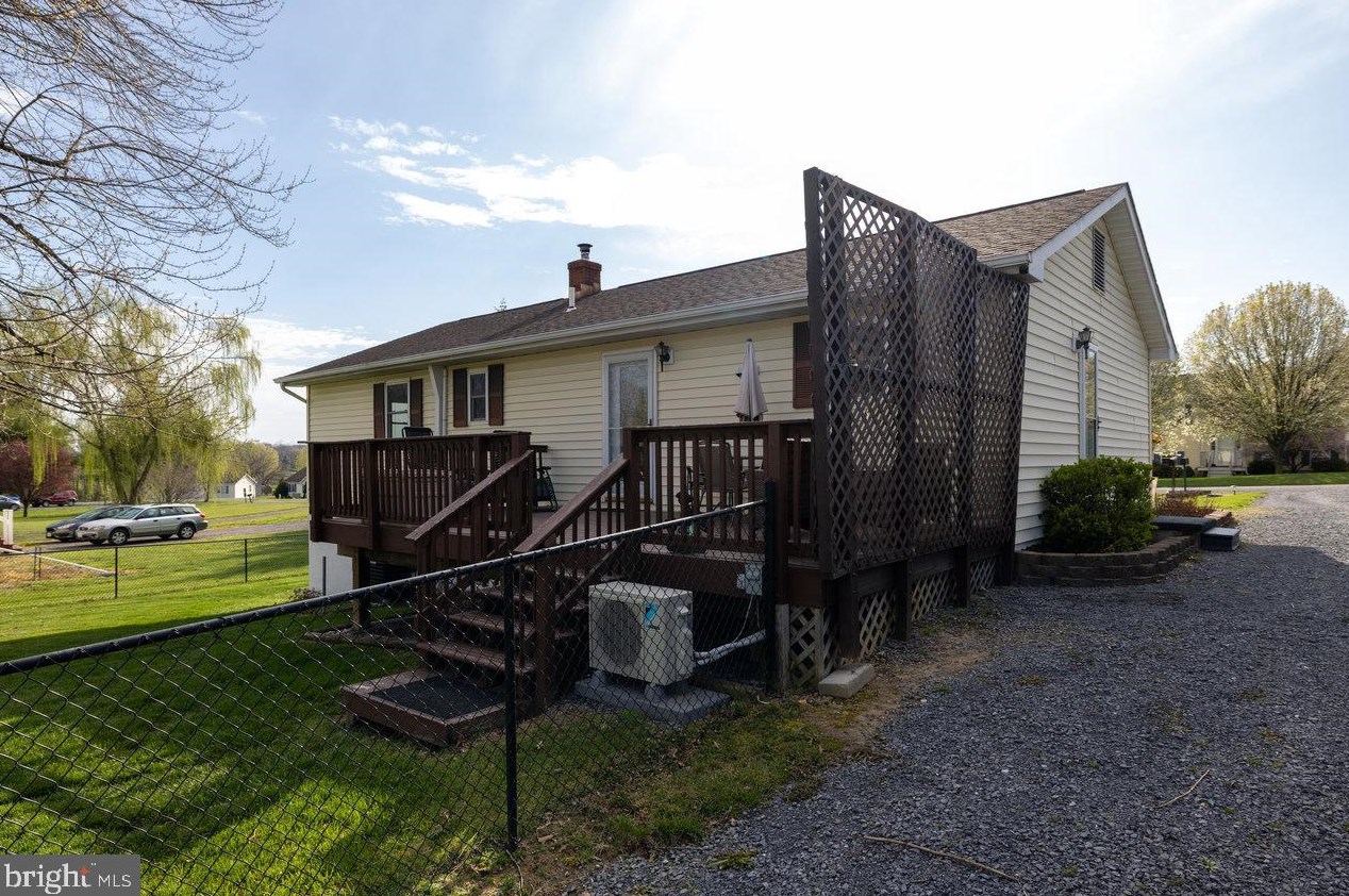 243 Massanutten Dr, Edinburg VA  22824-3022 exterior