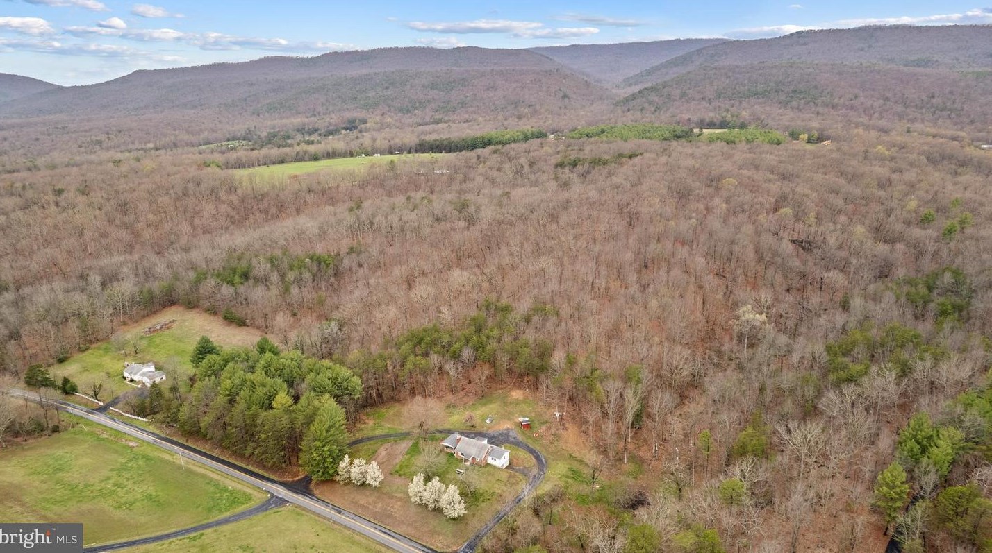 1062 Camp Roosevelt Rd, Saint Davids Church, VA 22652