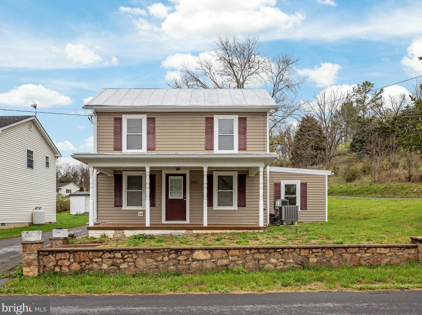 1047 E Washington St, Strasburg, VA 22657