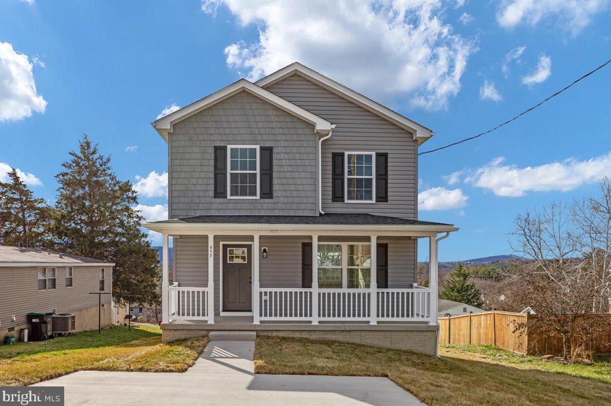 207 Loudoun St, Strasburg, VA 22657-2620