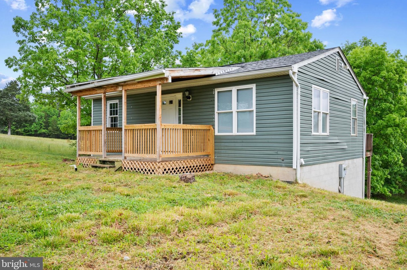 6279 Woodstock Tower Rd, Saint Davids Church, VA 22652-2122