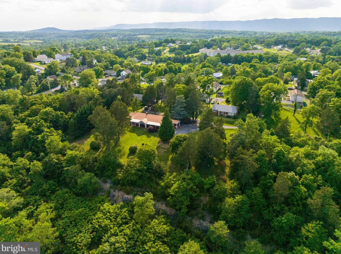 565 Burgess St, Strasburg, VA 22657