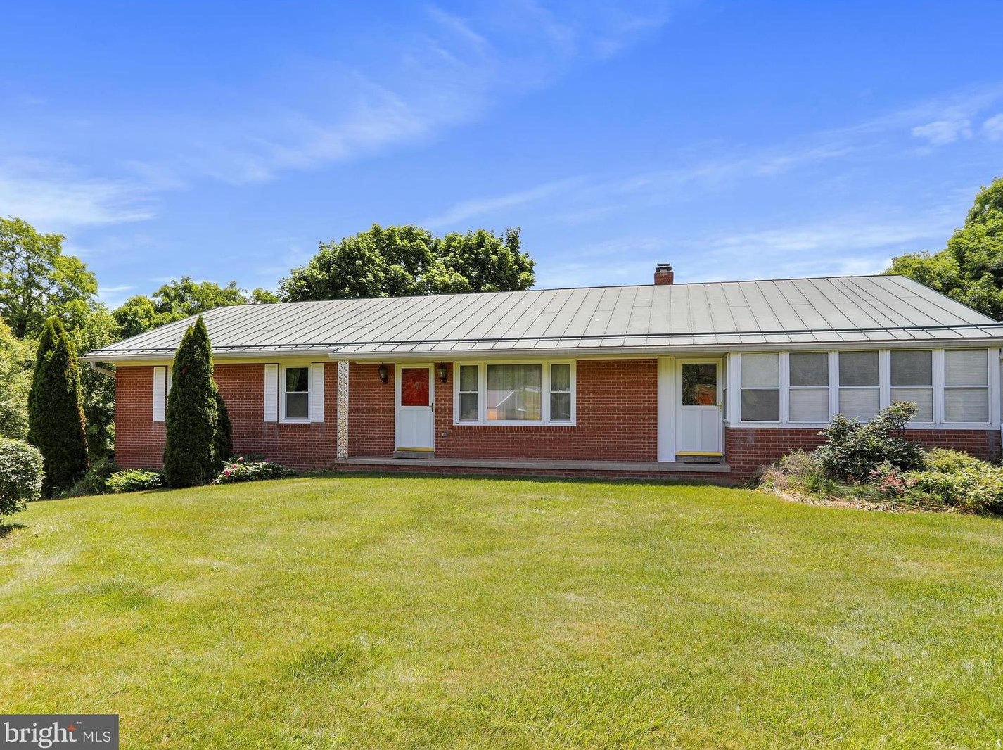 8236 Back Rd, Maurertown, VA 22644