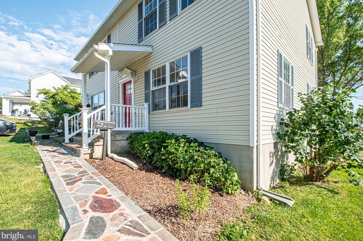 573 Branch St, Strasburg, VA 22657