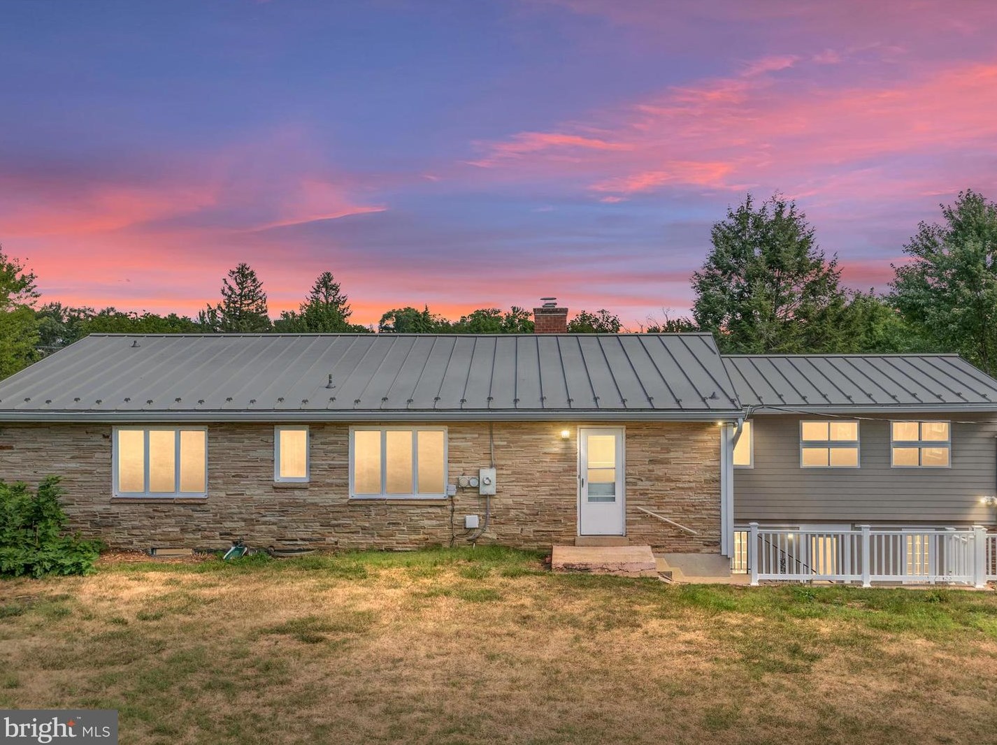 225 S Main St, Edinburg, VA 22824
