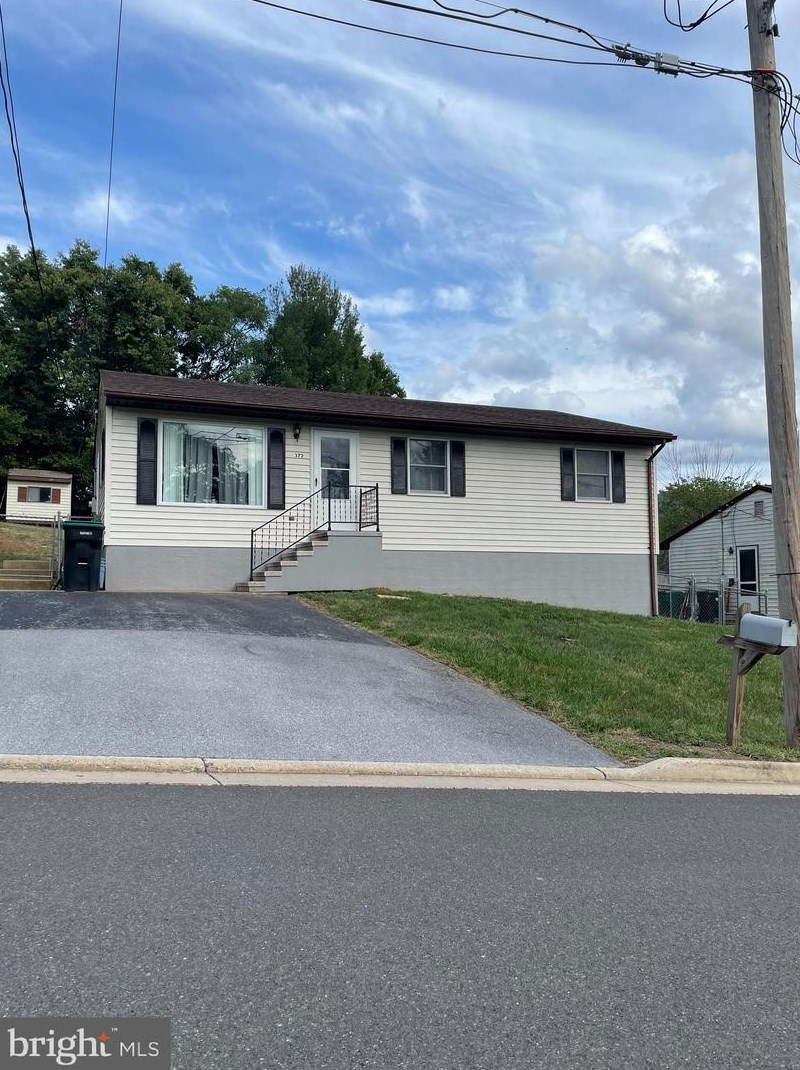 372 Walton St, Strasburg, VA 22657