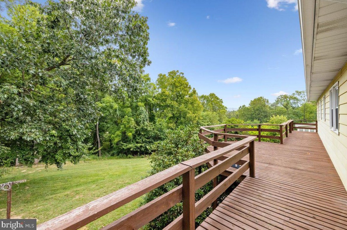 17553 Senedo Rd, Edinburg, VA 22824