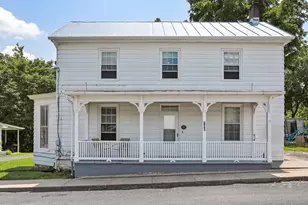 105 Water St, Edinburg, VA 22824 - Photo 2