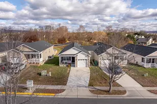 558 Great Oak Ct, Woodstock, VA 22664 - Photo 2