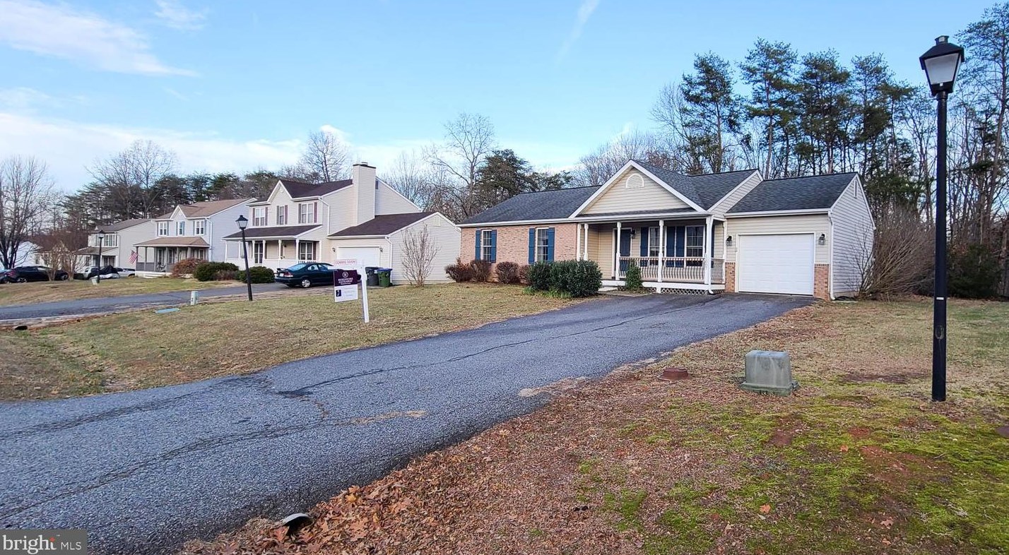 12007 Falcon Ridge Dr, Fredericksburg, VA 22407