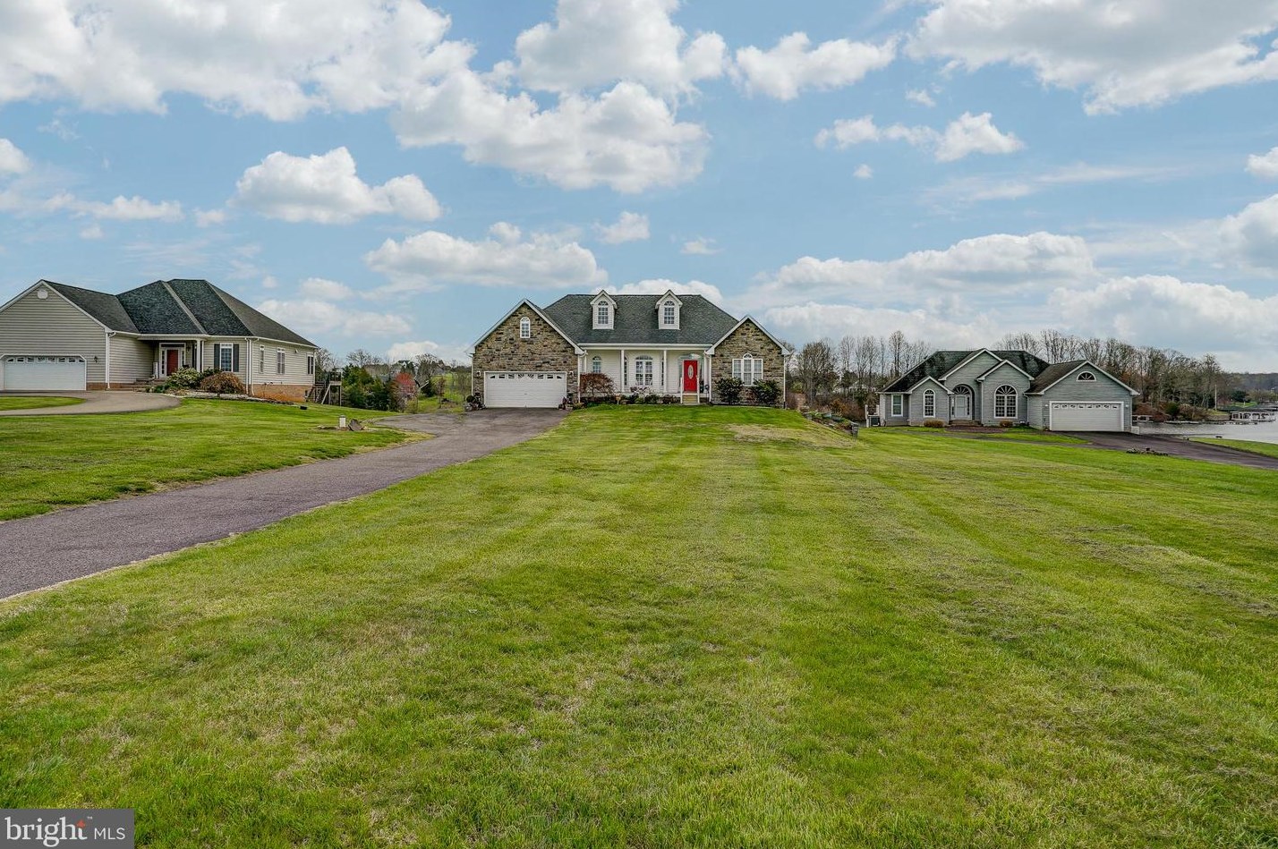 6733 Lake Pointe Dr, Mineral, VA 23117