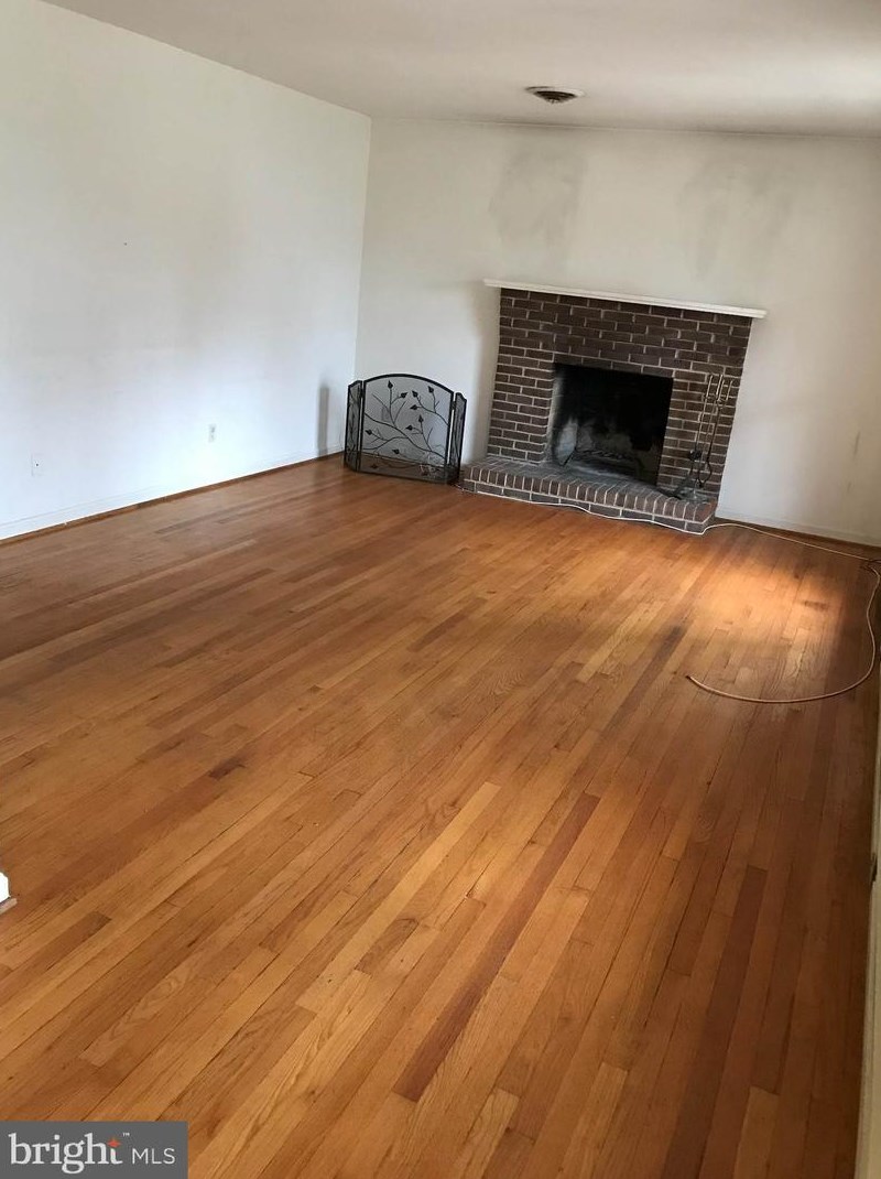 304 Tulip Cir, Fredericksburg, VA 22408