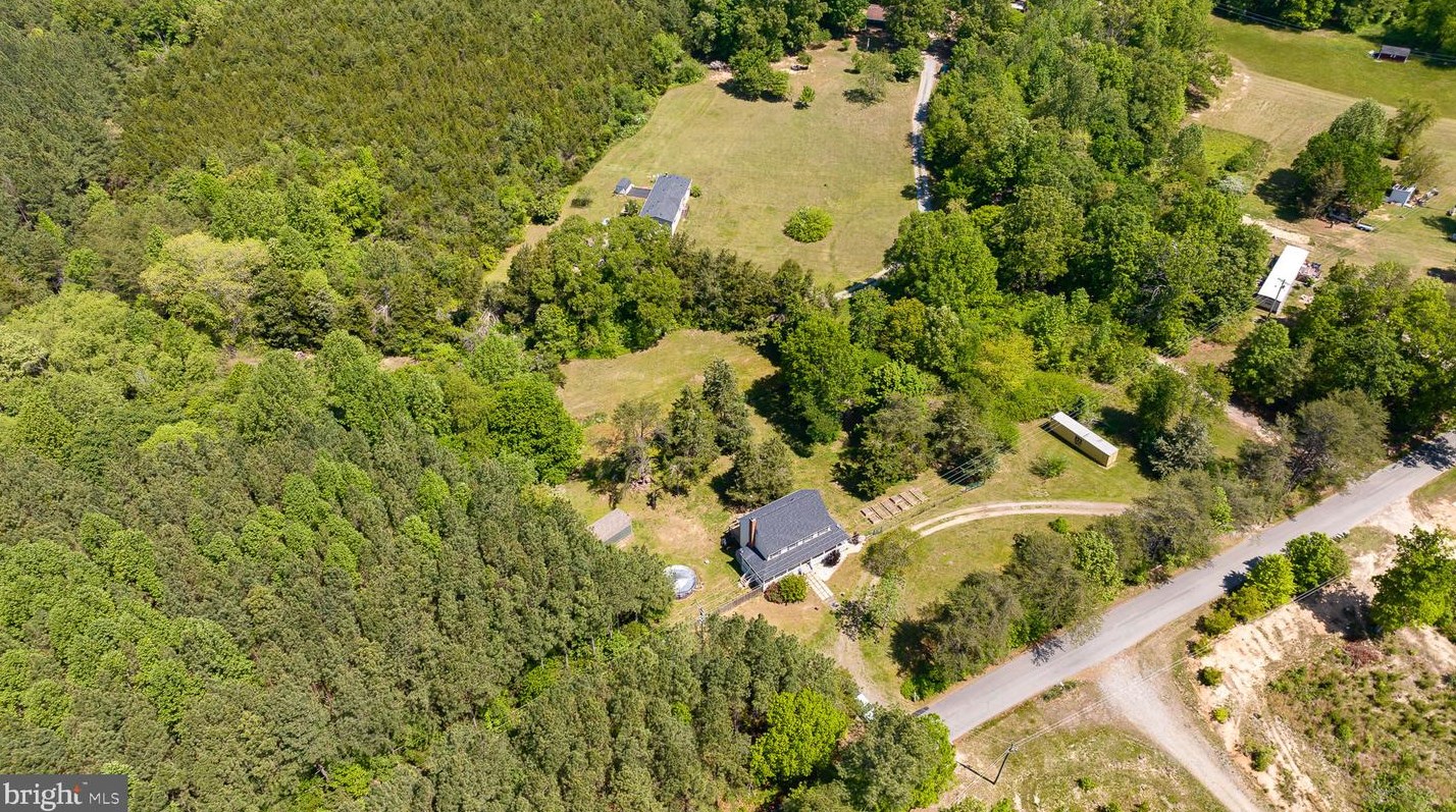 2024 Mount Olive Rd, Beaverdam VA  23015-9519 exterior