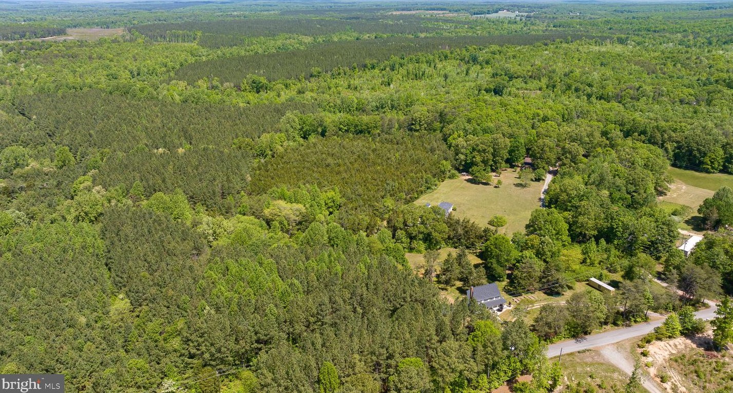 2024 Mount Olive Rd, Beaverdam VA  23015-9519 exterior