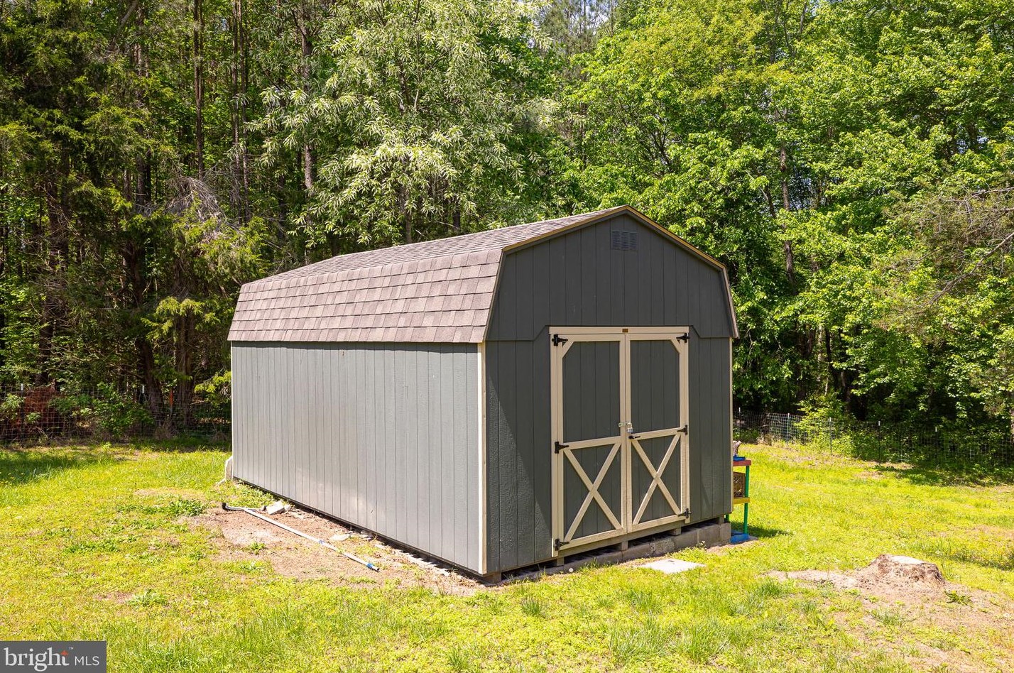 2024 Mount Olive Rd, Beaverdam VA  23015-9519 exterior
