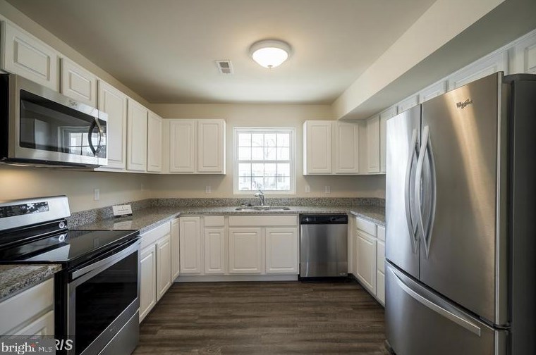 210 Bend Farm Rd, Fredericksburg, VA 22408