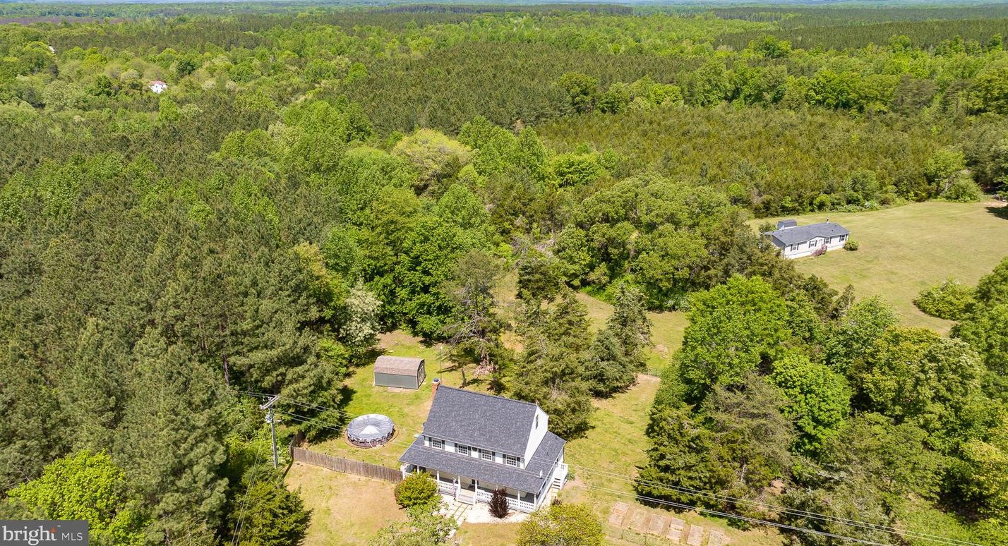 2024 Mount Olive Rd, Beaverdam VA  23015-9519 exterior