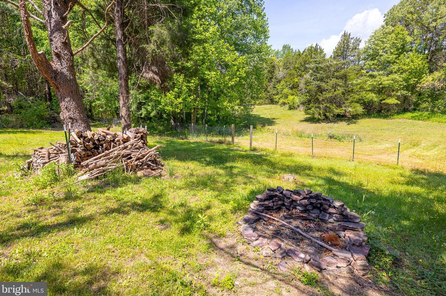 2024 Mount Olive Rd, Beaverdam VA  23015-9519 exterior