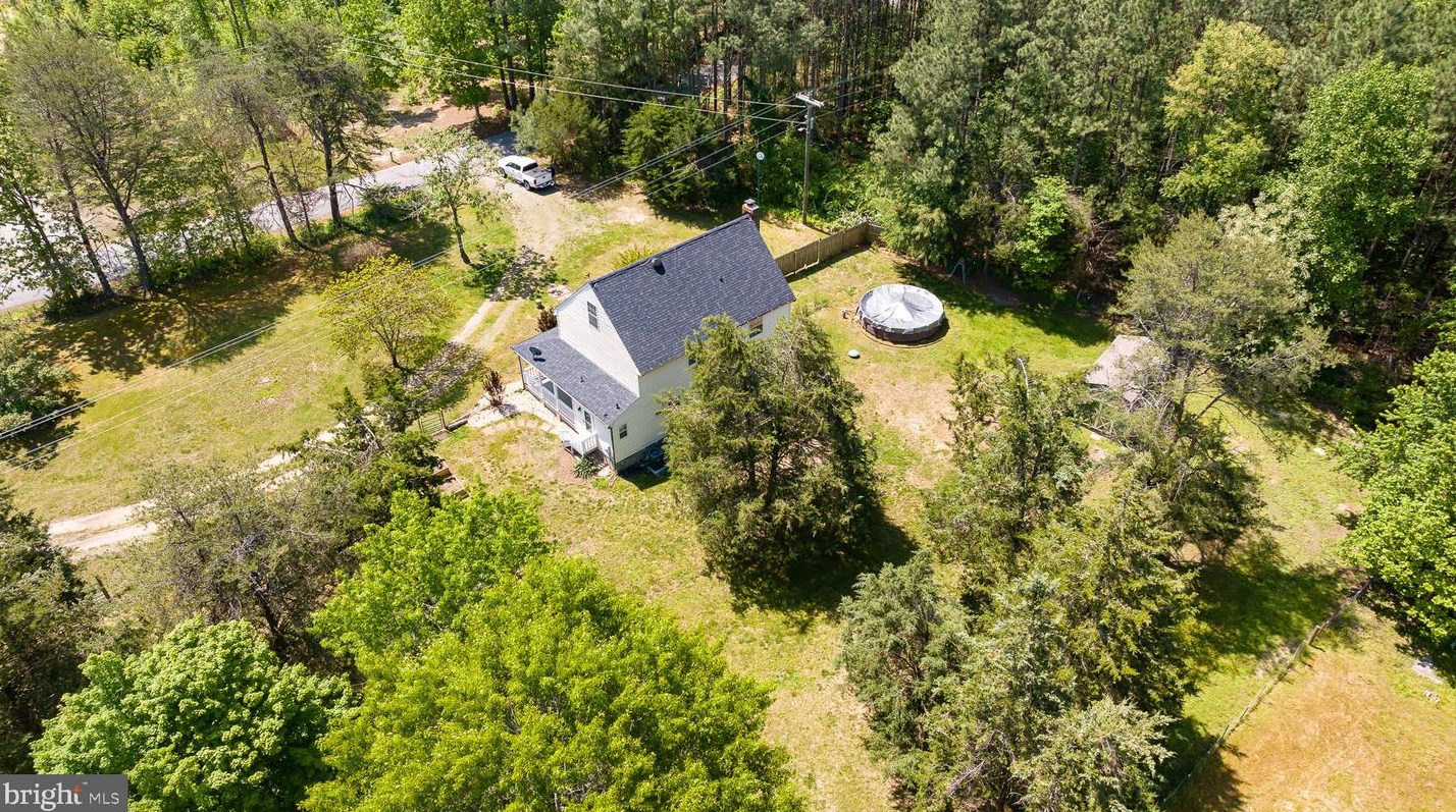 2024 Mount Olive Rd, Beaverdam VA  23015-9519 exterior