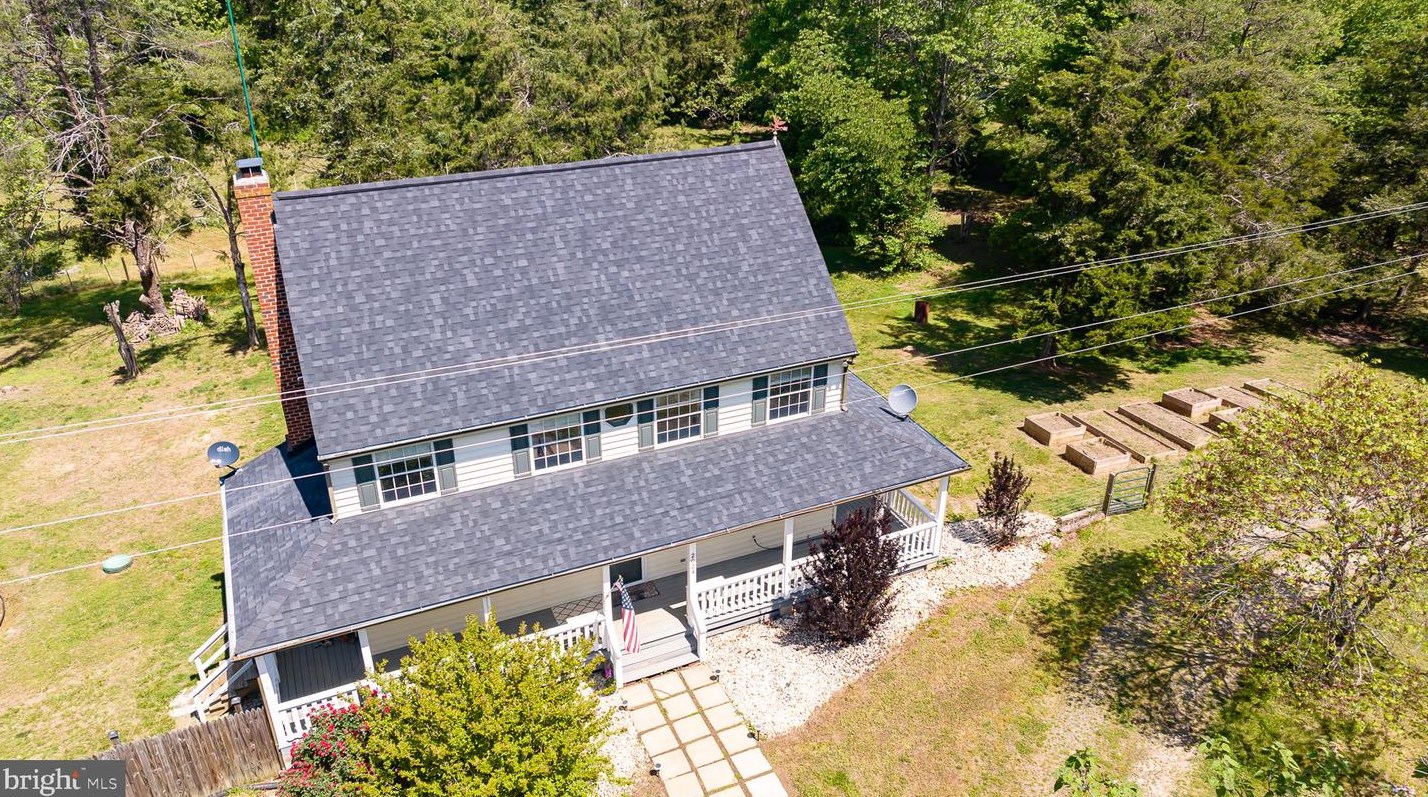 2024 Mount Olive Rd, Beaverdam VA  23015-9519 exterior