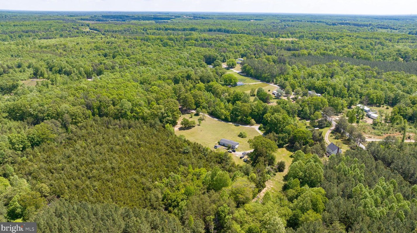 2024 Mount Olive Rd, Beaverdam VA  23015-9519 exterior