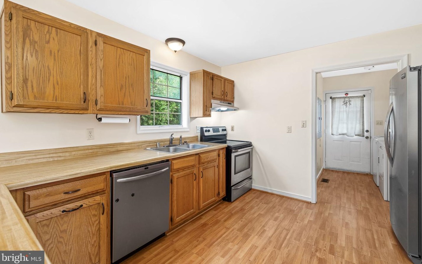 2024 Mount Olive Rd, Beaverdam VA  23015-9519 exterior