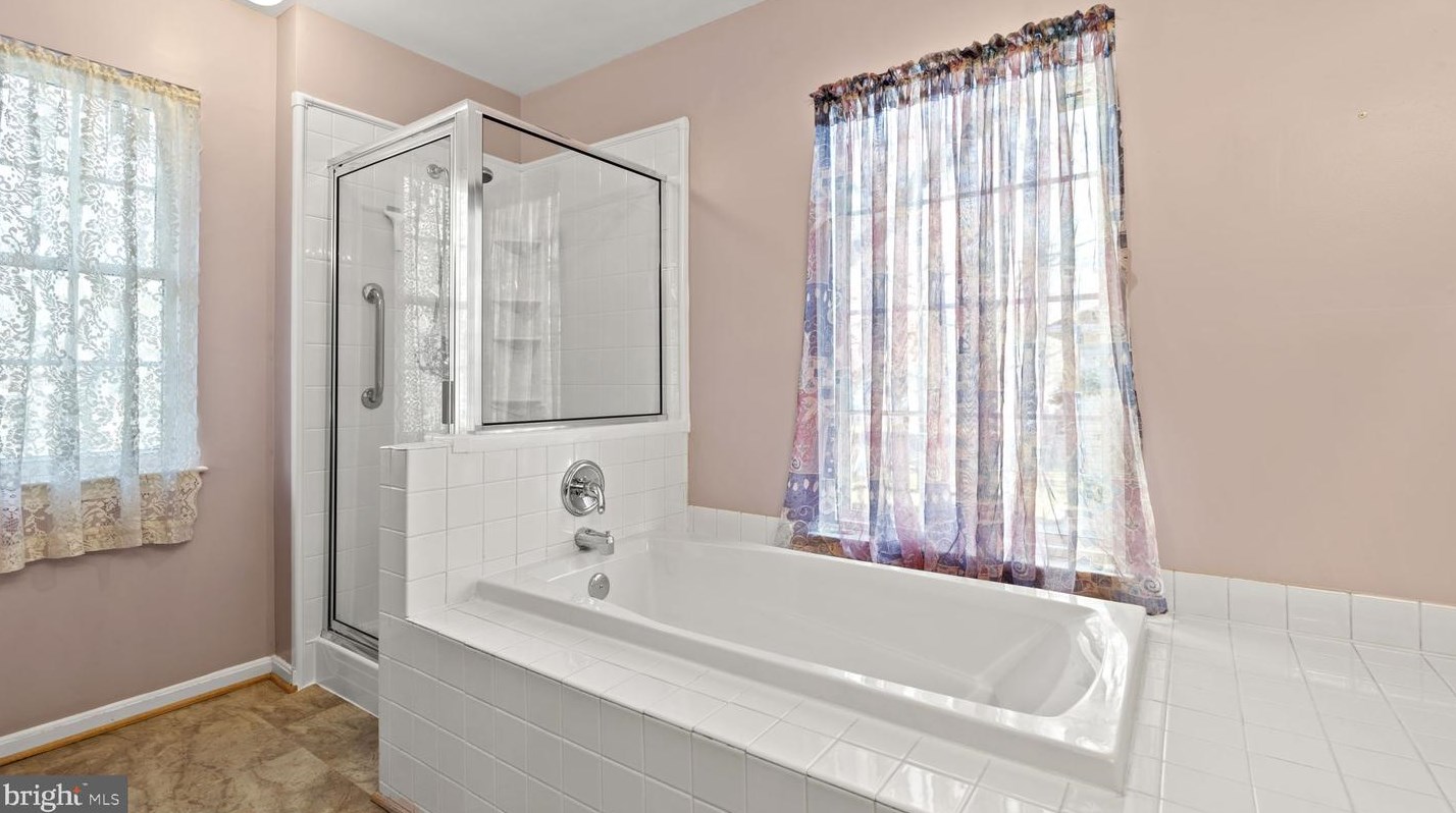 5904 Cambridge Dr, Fredericksburg VA  22407-1270 exterior
