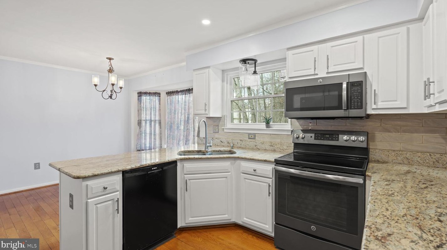 5904 Cambridge Dr, Fredericksburg VA  22407-1270 exterior