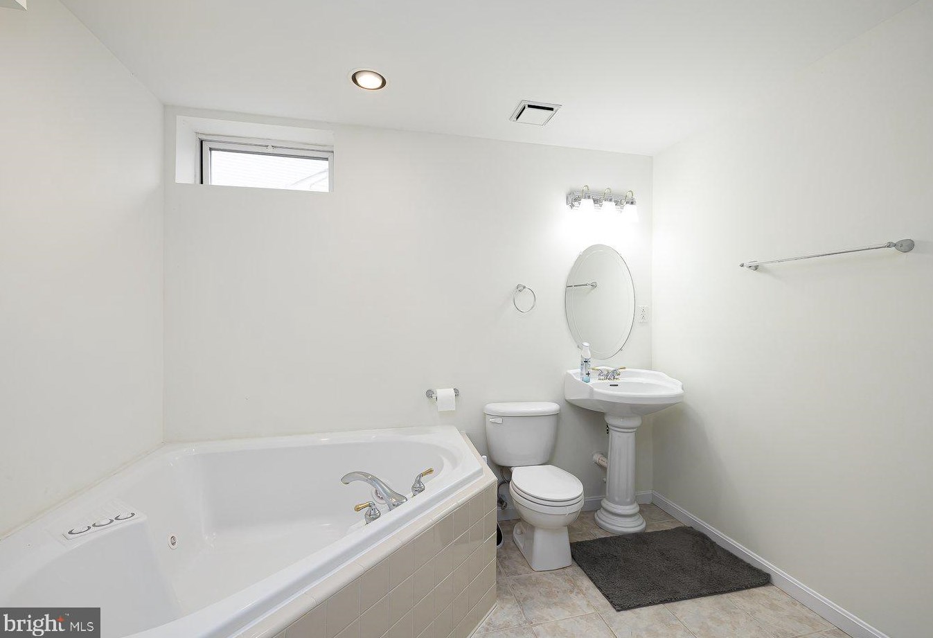 11210 Englewood Ct, Fredericksburg VA  22407-2538 exterior