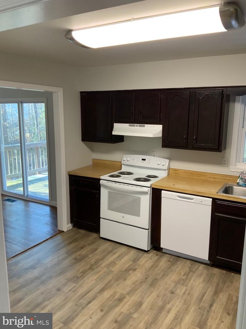 203 Breezewood Dr, Fredericksburg, VA 22407-1307