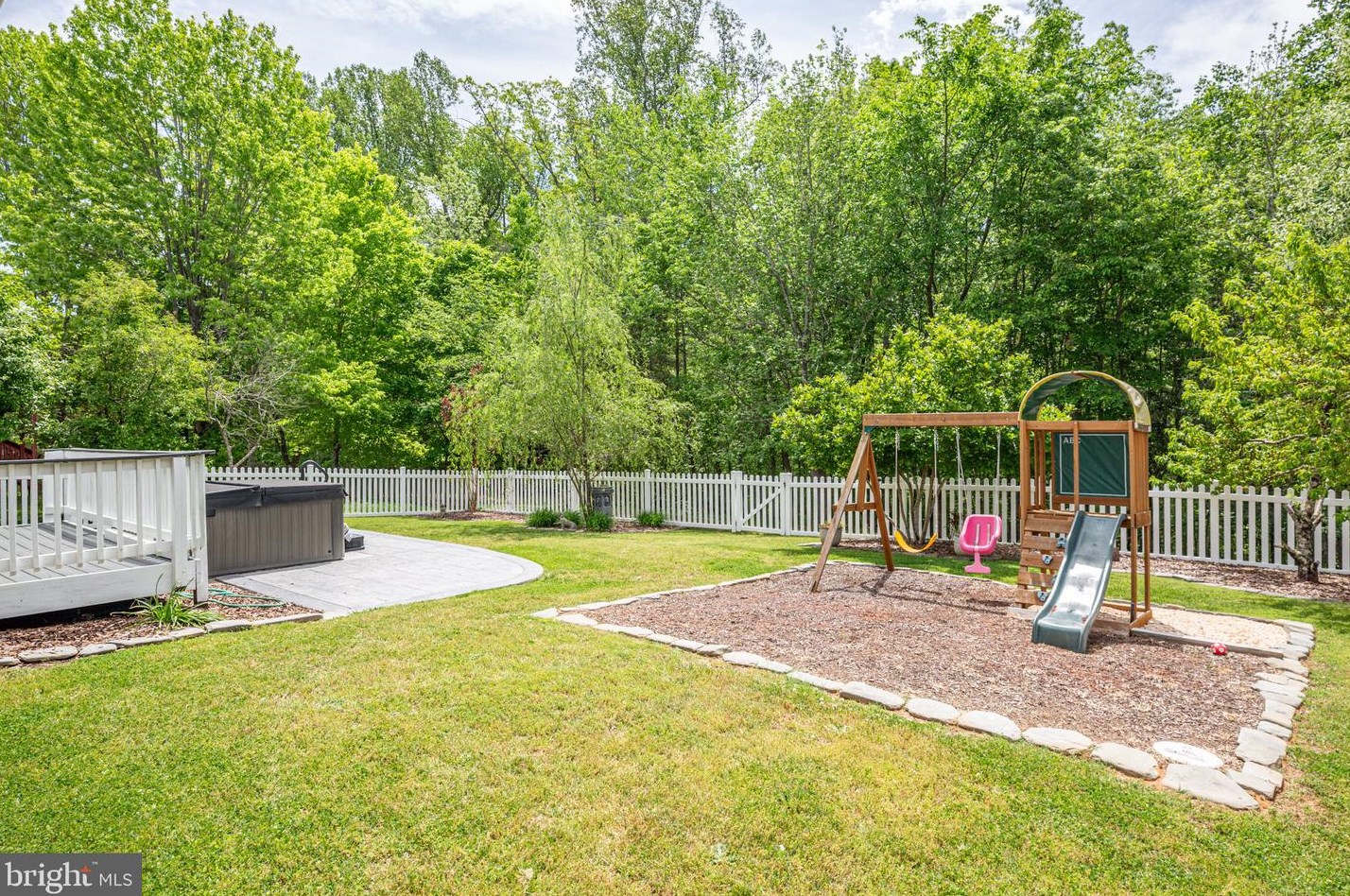 6904 S Dewey Ct, Fredericksburg, VA 22407