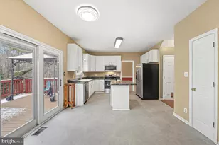 11016 N Lamont Ct, Fredericksburg, VA 22407 - Photo 8