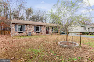 10400 Hillside Ln, Fredericksburg, VA 22408 - Photo 2